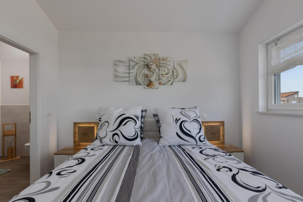 Neo Villa *