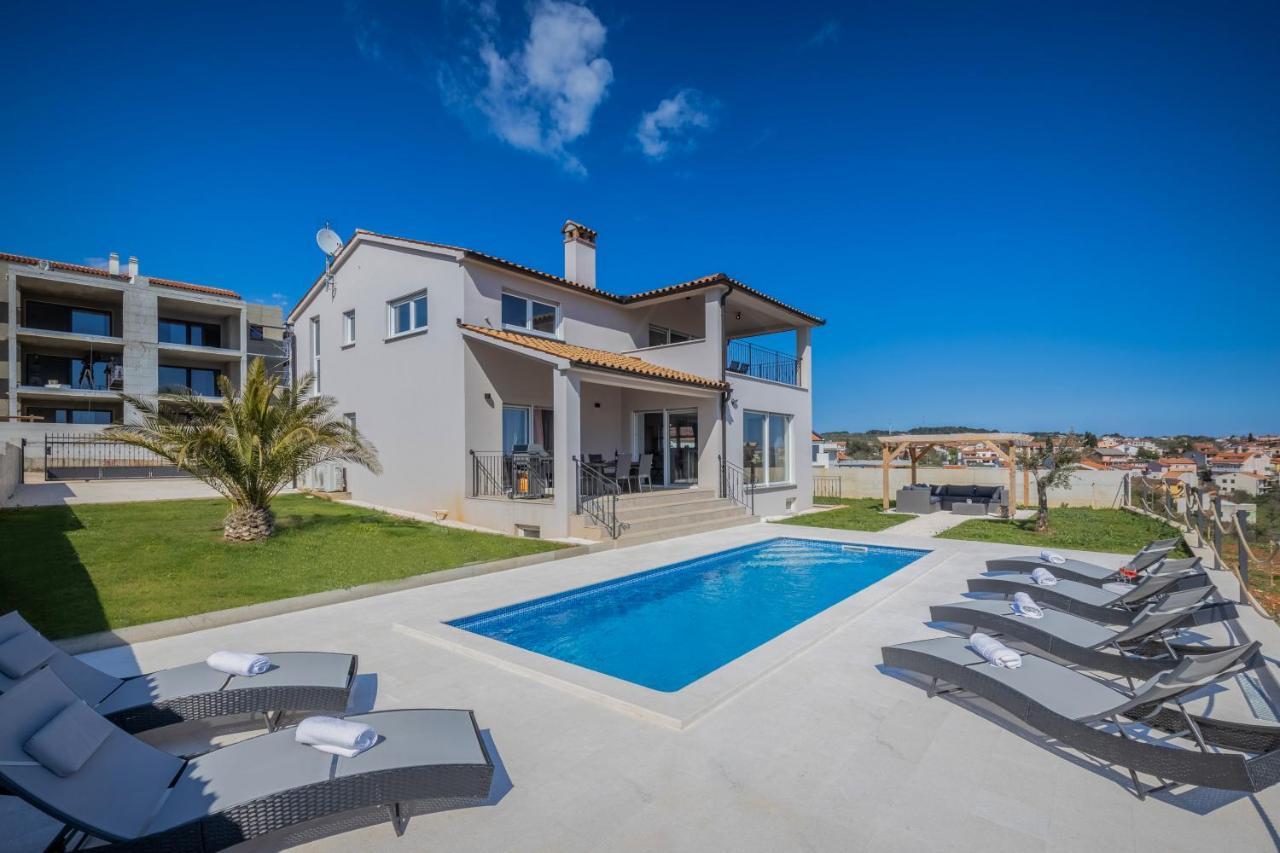 Villa Neo *